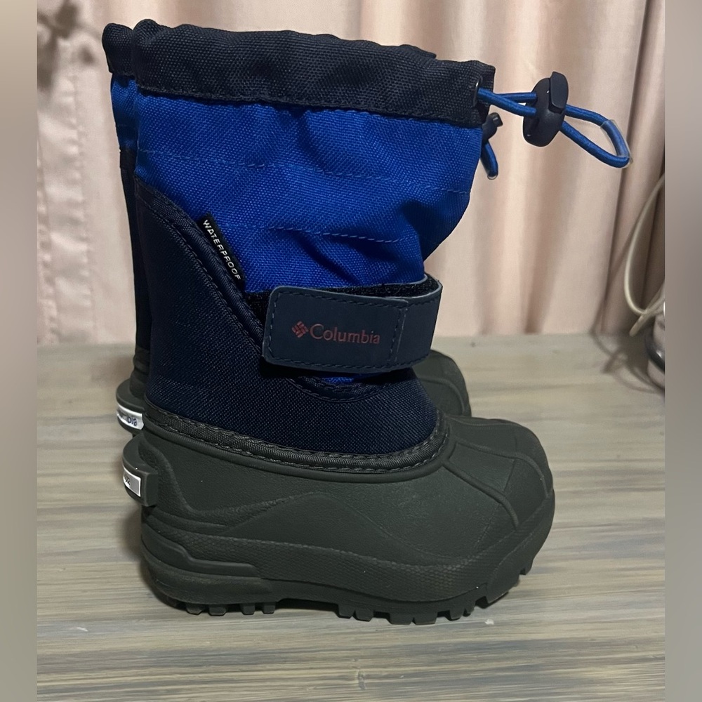 Columbia toddlers blue and Black Snow Boots